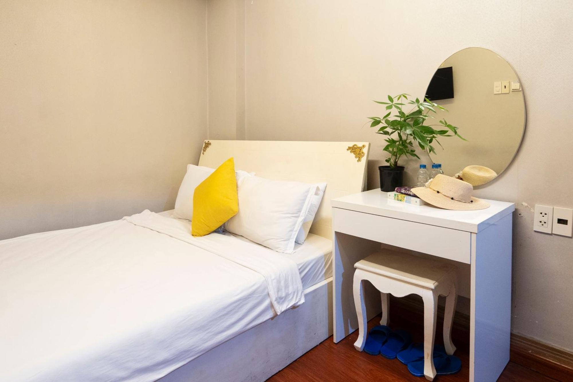 Crowne Bui Vien Hotel Ho Chi Minh City Exterior photo
